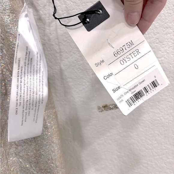 Size 0 Mac‎ Duggal Champagne Gold One Shoulder Metallic Ruffled Gown Prom Dress - Picture 6 of 11